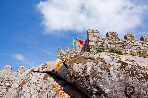 Mouros kastély, a falu Sintra, Portugália — Stock Fotó