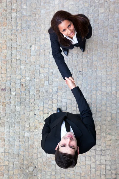 Business handshake between businessman and businesswoman — Stock Photo, Image