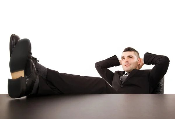 Relajante hombre de negocios con los pies en la oficina de escritorio, aislado —  Fotos de Stock