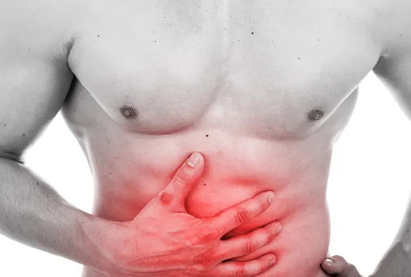 mide ağrısı, üzerinde beyaz izole kas adam
