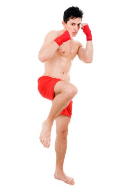 Genç mma savaşçı tam uzunlukta, üzerinde beyaz izole