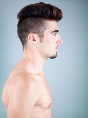 yakışıklı genç profili