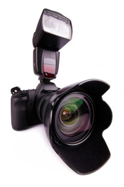 beyaz izole profesyonel dijital slr fotoğraf makinesi