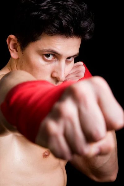 Jovem lutador Boxer sobre fundo preto — Fotografia de Stock