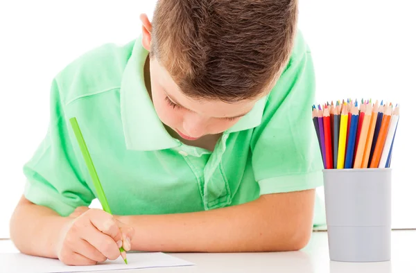 Skola pojke rita med en penna på vit bakgrund — Stockfoto