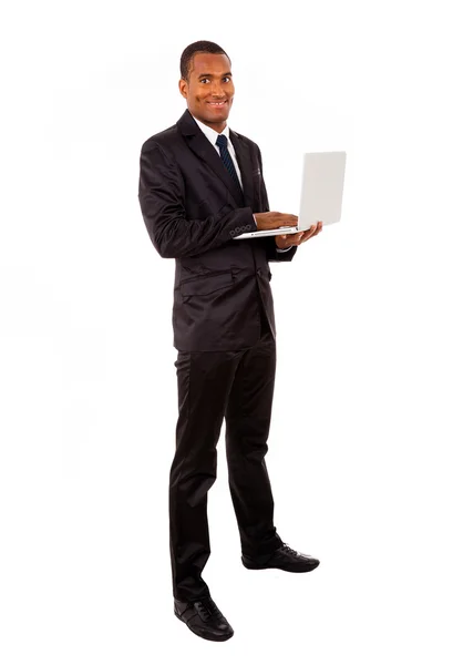 Homem de negócios afro-americano com laptop, isolado em branco — Fotografia de Stock