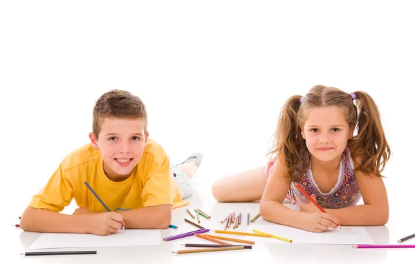 Dos niños dibujando, aislados en blanco —  Fotos de Stock