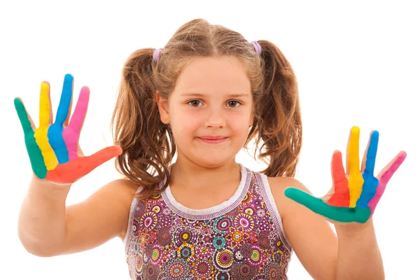 Schattig klein meisje met geschilderde handen. geïsoleerd op witte achtergrond. — Stockfoto