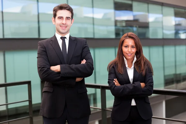 Teamwerk samen bij het kantoor — Stockfoto