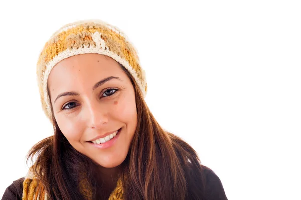 Lachende mooie jonge vrouw gekleed met winterkleren, geïsoleerd op wit — Stockfoto