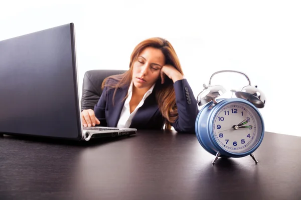 Tired young business woman sleeping next to his laptop computer — Stock Photo, Image