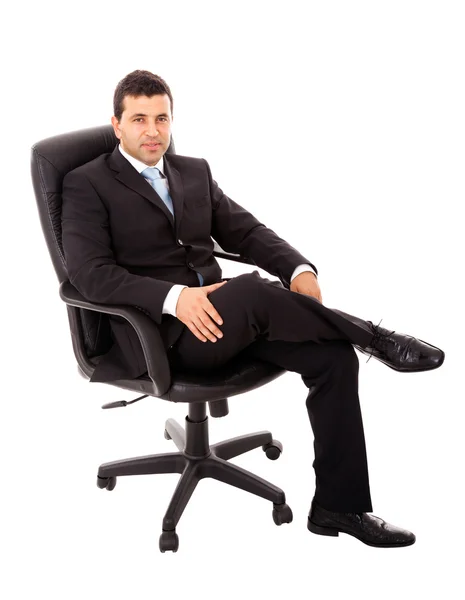 ΝΕΩΝ ΕΠΙΧΕΙΡΗΜΑΤΙΩΝ άνθρωπος κάθεται σε μια καρέκλα και χαλάρωση, να απομονωθεί σε λευκό — Φωτογραφία Αρχείου