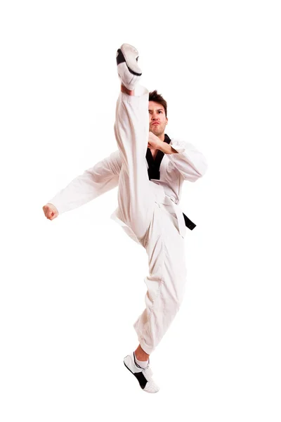 Giovane uomo che pratica arti marziali su sfondo bianco — Foto Stock