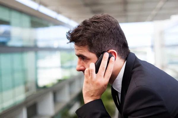 Close-up of a successful young business man talking on cell phon — Stock Photo, Image