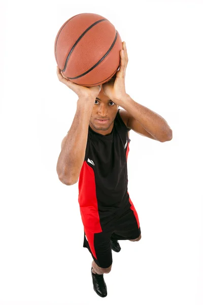 Jogador de basquete isolado em fundo branco — Fotografia de Stock