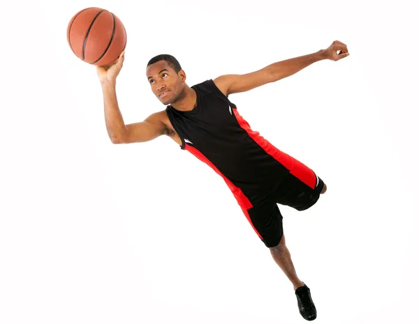 Jogador de basquete isolado em fundo branco — Fotografia de Stock