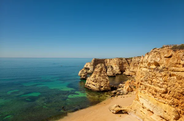 Vista alta de la playa de Marinha en Lagoa, Algarve, Portugal — Foto de Stock