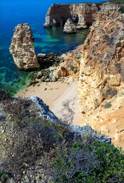 Vysoká pohled marinha pláže v lagoa, algarve, Portugalsko — Stock fotografie