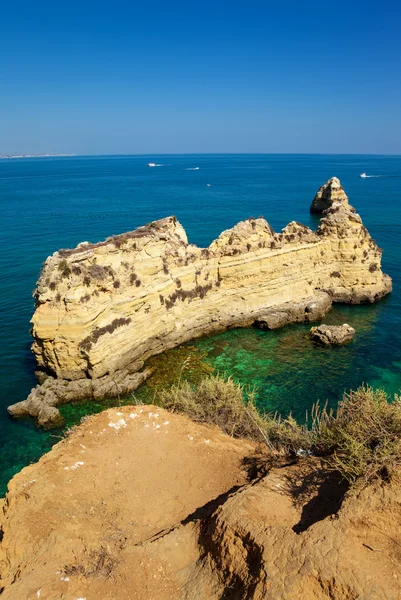 Klippen an der Algarve-Küste, Portugal — Stockfoto