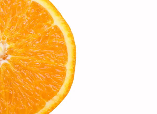 Rebanada naranja aislada sobre fondo blanco — Foto de Stock