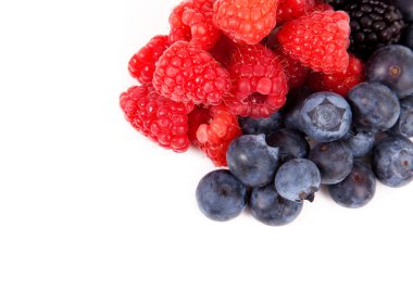 Beyaz arka plan üzerinde izole kırmızı meyve tatlı.