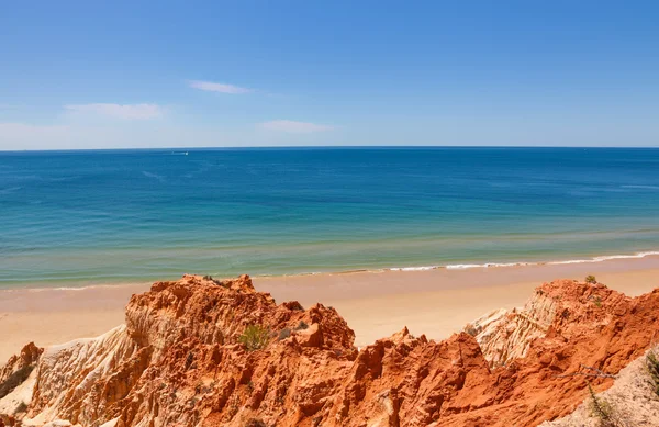 Hermosa playa del Algarve en Portugal — Foto de Stock