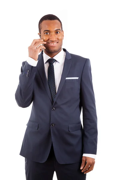 Портрет красивого молодого бизнесмена, говорящего по мобильному телефону — стоковое фото