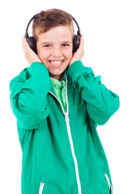 headph müzik dinlerken mutlu gülümseyen genç çocuk portresi