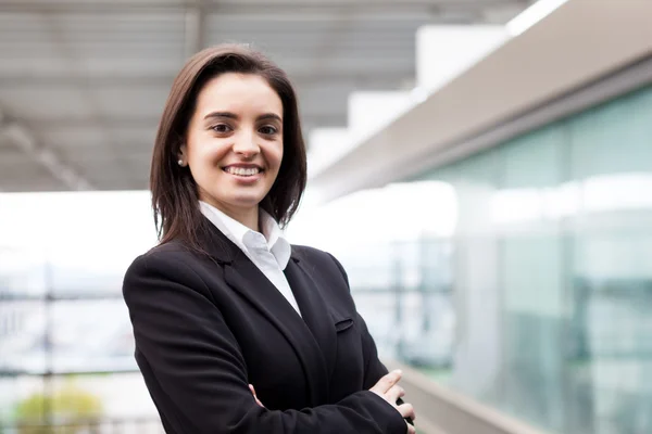 Primer plano retrato de linda joven mujer de negocios sonriendo en el off —  Fotos de Stock