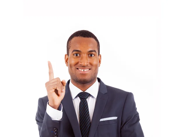 Porträt eines glücklichen afrikanisch-amerikanischen Geschäftsmannes, der auf eine Kopie zeigt — Stockfoto