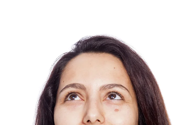 Close-up de uma jovem olhando para cima. Isolado em backgrou branco — Fotografia de Stock