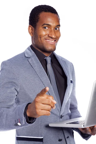 Πορτρέτο του ένα χαμογελαστό επιχείρηση άνθρωπος που κρατά ένα φορητό υπολογιστή — Φωτογραφία Αρχείου