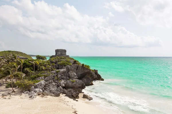 Ancient Mayan ruins of Tulum in Caribbean sea, Mexico — Stock Photo, Image