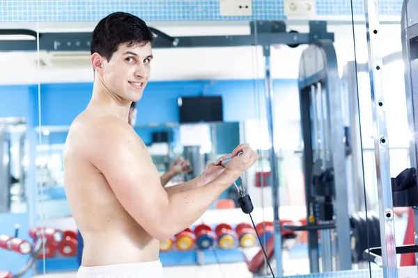 Handsome man training in the gym — Stock Photo, Image