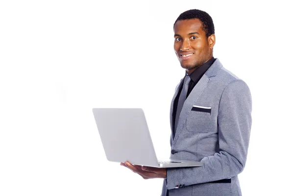 Χαμογελαστός άνθρωπος των επιχειρήσεων με έναν φορητό υπολογιστή — Φωτογραφία Αρχείου
