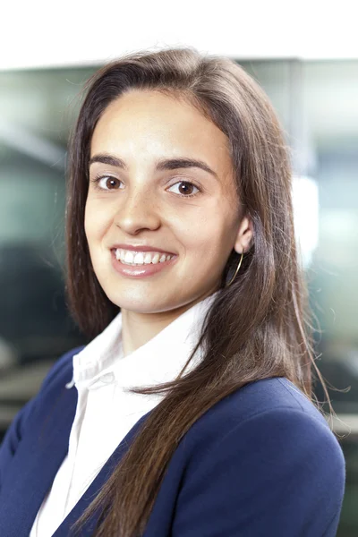 Gelukkig Glimlachende zakenvrouw in prachtige portret — Stockfoto