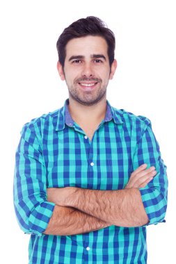 gülümseyerek, üzerinde beyaz izole yakışıklı bir latin erkek portresi