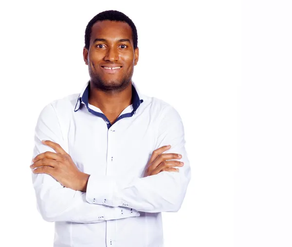 Porträt eines hübschen lächelnden schwarzen Mannes auf weißem Hintergrund — Stockfoto