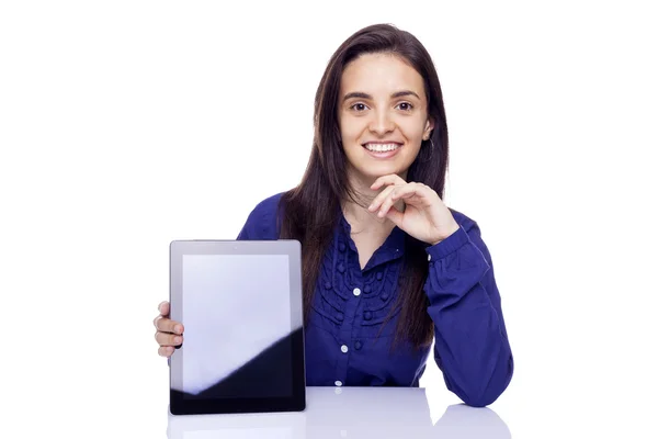 Zakenvrouw houden een tablet pc, geïsoleerd op een witte — Stockfoto