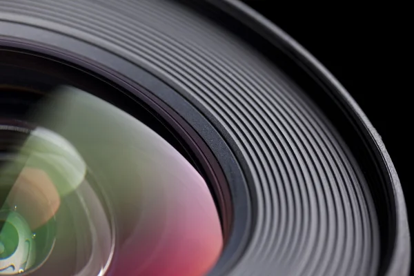 Camera lens close-up op zwarte achtergrond — Stockfoto