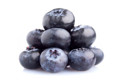 taze blueberrys, beyaz zemin üzerine izole yığını