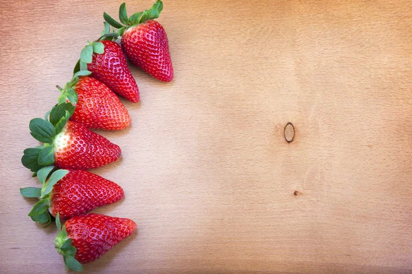Strawberrys su sfondo di legno — Foto Stock