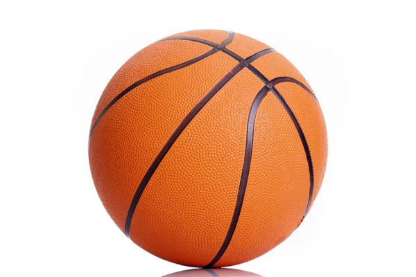 Bola basket oranye diisolasi dengan latar belakang putih — Stok Foto