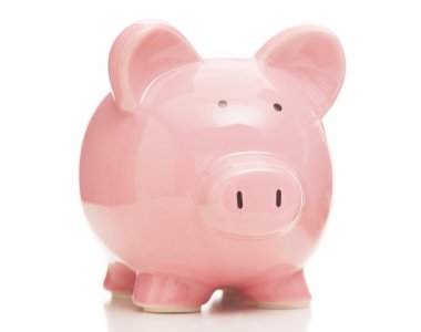 Beyaz arkaplanda domuz kumbarası