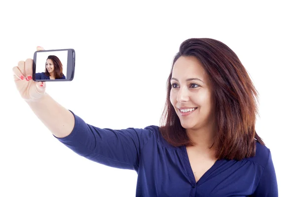 Mulher bonita tomando um auto retrato, isolado em branco — Fotografia de Stock