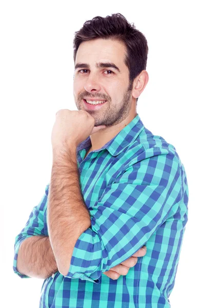 Retrato de um homem latino casual sorrindo, isolado sobre uma ba branca — Fotografia de Stock