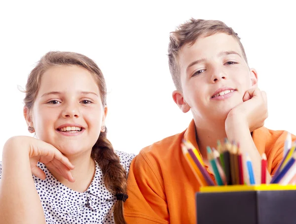 Duas crianças da escola na mesa — Fotografia de Stock