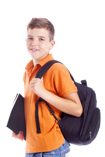 Retrato de um menino da escola com mochila segurando um caderno, isola — Fotografia de Stock