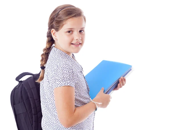 Portrét usměvavý školačku s batoh drží notebook — Stock fotografie