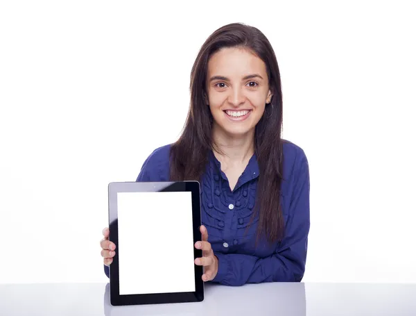 Frau hält Tablet-Computer in der Hand — Stockfoto